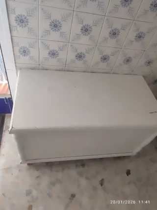 Baúl blanco de madera