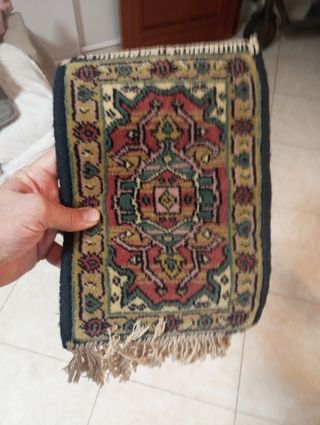 Alfombra pequeña decorativa