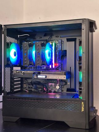 PC GAMING RYZEN 7 7800x3D / NVIDIA RTX 4070 TI 12G