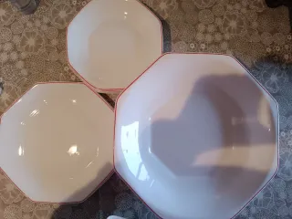 Vajilla Porcelana Blanca con Borde Rojo