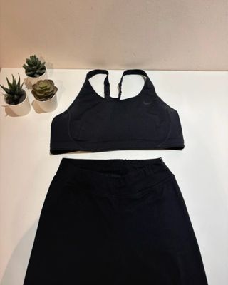 Conjunto deportivo largo negro top nike