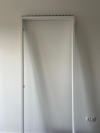 Puerta blanca madera con cristal