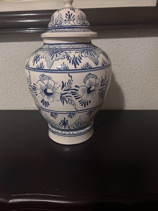 Jarrón de porcelana azul y blanco
