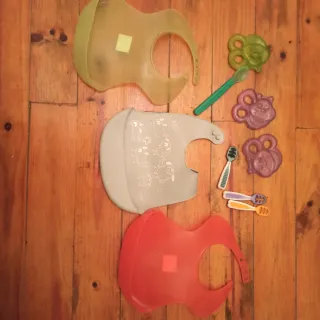 Baberos y cubiertos BLW para bebé