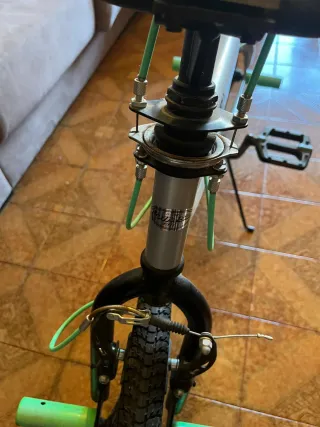 Bicicleta BMX Verde, plata y negra