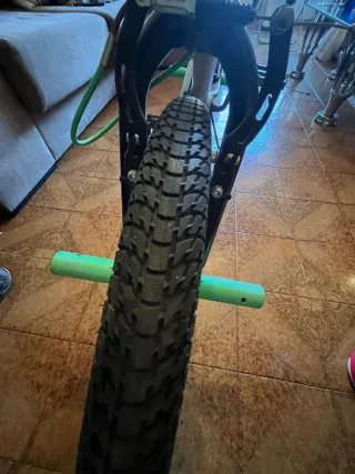 Bicicleta BMX Verde, plata y negra