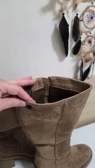 Botas de ante beige altas