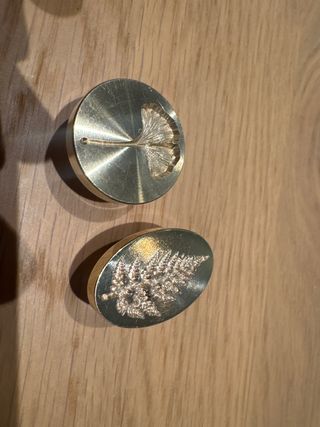 Sello de lacre con diseño de hoja