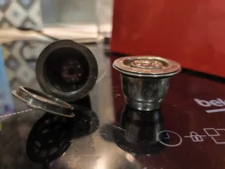 Cafetera Nespresso Delonghi con cápsulas