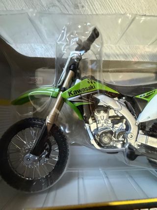 Maisto Kawasaki KX 450F Moto 1/12