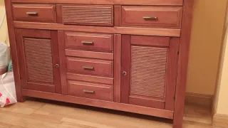 Mueble vitrina madera y cristal