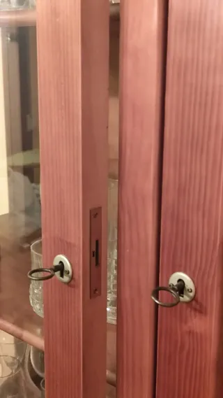 Mueble vitrina madera y cristal