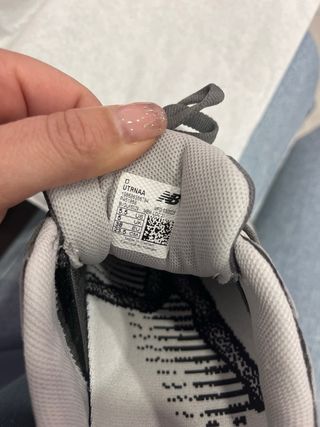 Tenis New Balance Grises y Blancos