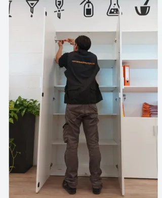 Montador de muebles y electricista