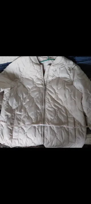 Chaqueta larga acolchada beige mujer