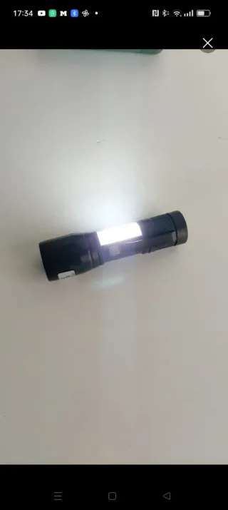 2 Linternas LED con estuches y 2 tipos de luz