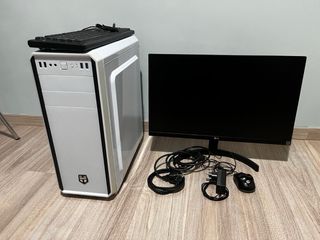 Computer desktop bianco e nero in vendita