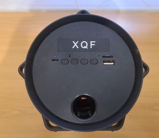 Altavoz Bluetooth XQF, buen estado.