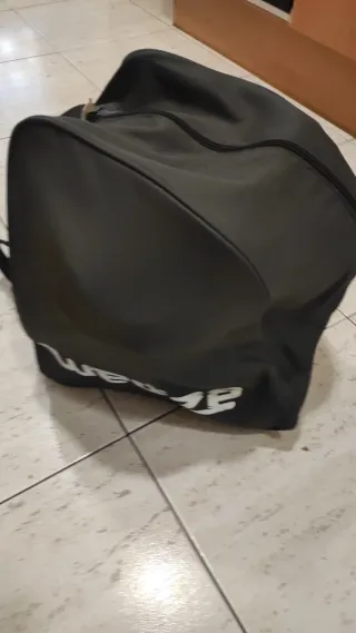 Esquís Dynastar y salomon bastones botas.