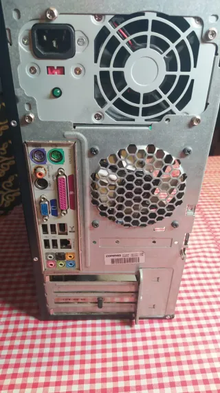 Compaq Presario SR2000 PC Torre