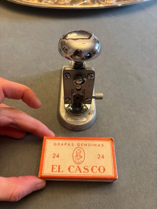 Grapadora El Casco de sobremesa