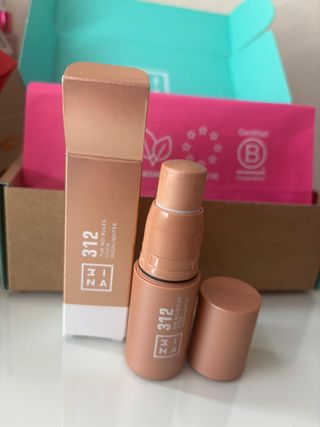 Lote 3 productos 3INA: Highlighter, Stick y Eyelin