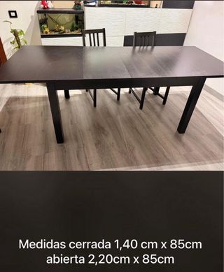 Mesa extensibley 4 Sillas Comedor Negras 150 euros