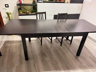 Mesa extensibley 4 Sillas Comedor Negras 150 euros