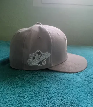 Gorra LA bordado