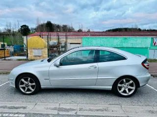 Mercedes-Benz Clase C 2004