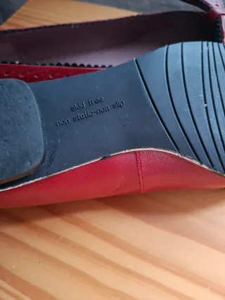 Bailarinas rojas de piel con lazo