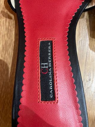Sandalias Carolina Herrera negro y plata 38
