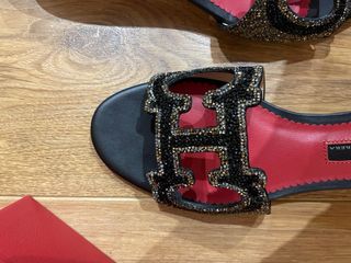 Sandalias Carolina Herrera negro y plata 38