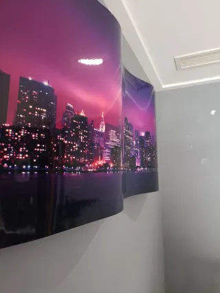 Cuadro New York relieve lila brillante.