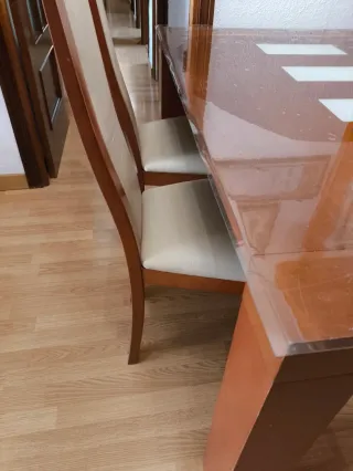 Mesa extensible comedor + 4 sillas