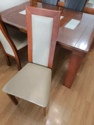 Mesa extensible comedor + 4 sillas