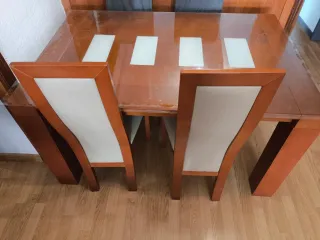 Mesa extensible comedor + 4 sillas