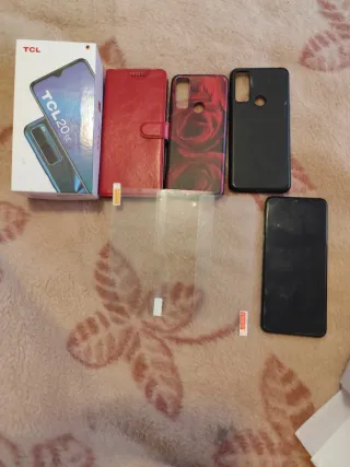 Teléfono TCL 20 SE con accesorios