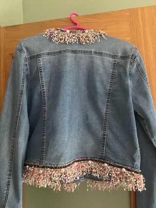 Chaqueta vaquera KOKER con abalorios