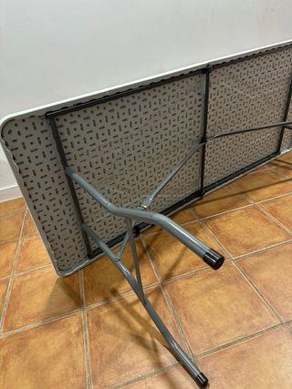 Mesa plegable exterior blanca