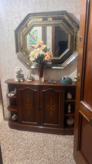 Recibidor clásico madera y espejo