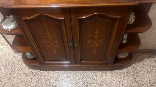 Recibidor clásico madera y espejo