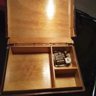 Caja de música antigua S. XI