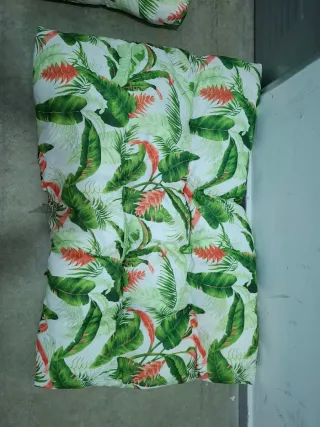 Cojines para palets con estampado tropical