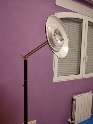 Lampada da terra vintage in metallo e plastica