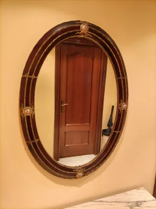 Recibidor de madera con espejo