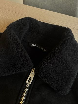 Cazadora borreguito efecto ante Zara Negra