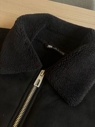 Cazadora borreguito efecto ante Zara Negra