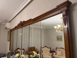Aparador de madera con espejo