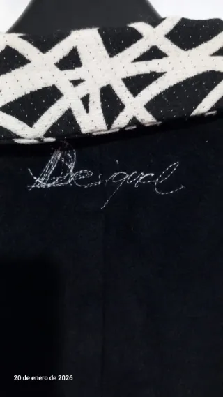 Abrigo Desigual Mujer Negro y Blanco